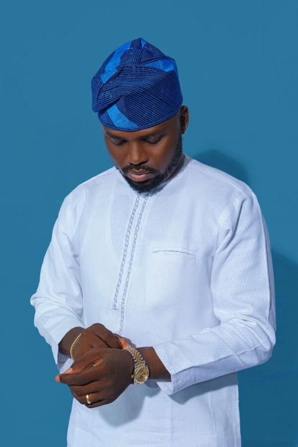 Kaftan White-Blue Cap Yoruba Style - Image 2