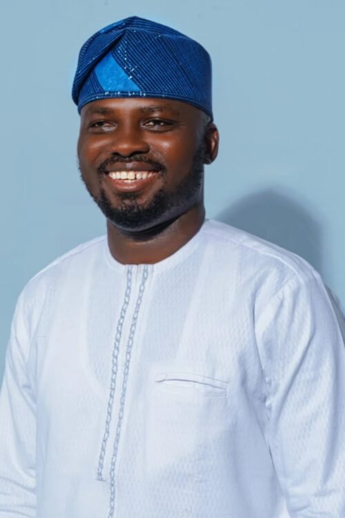 Kaftan White-Blue Cap Yoruba Style